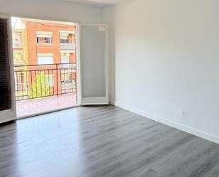 Dormitori de Apartament de lloguer en  Barcelona Capital amb Terrassa i Forn