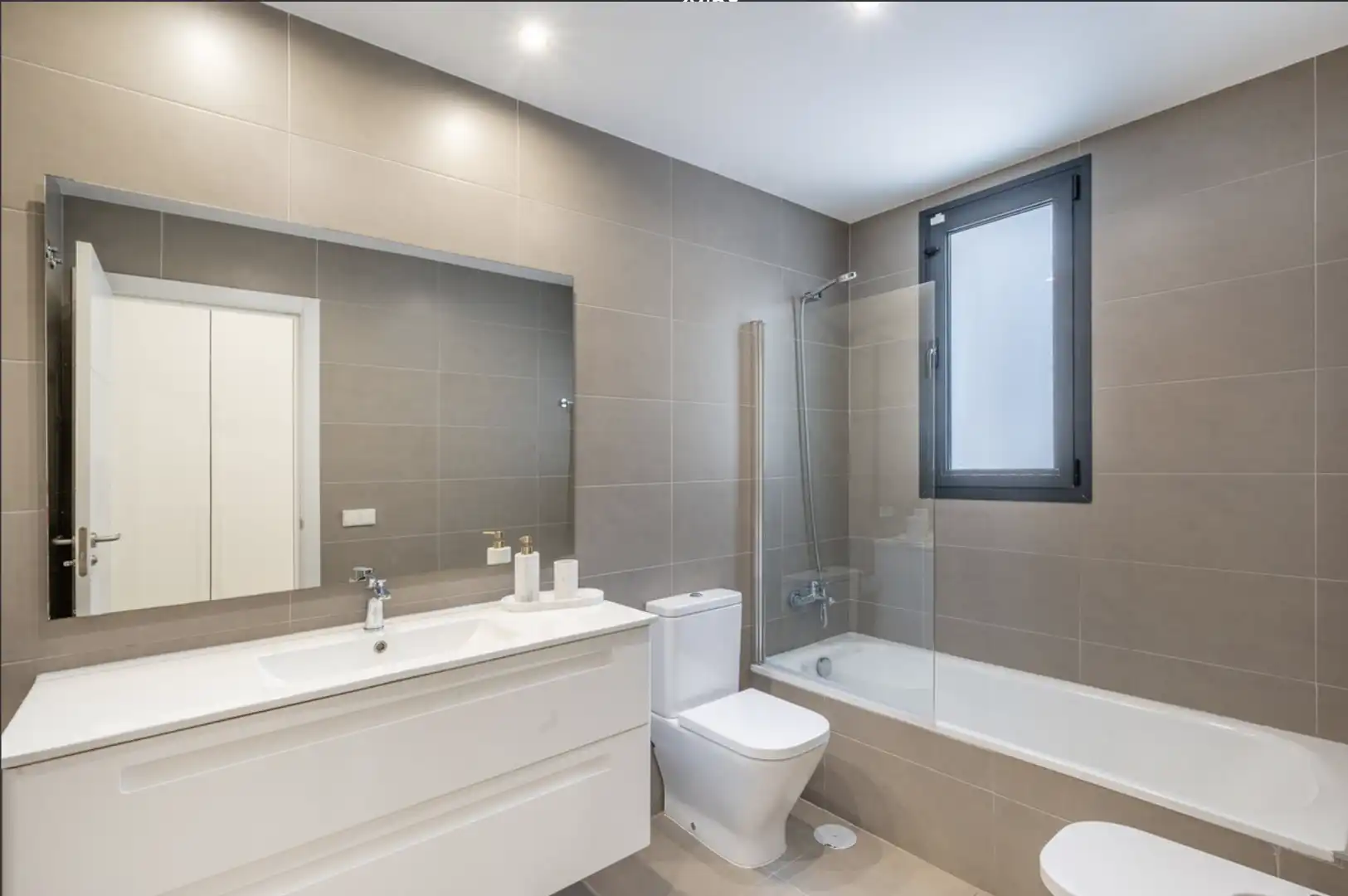 Baño de Apartamento de alquiler en Marbella con Aire acondicionado, Terraza y Amueblado