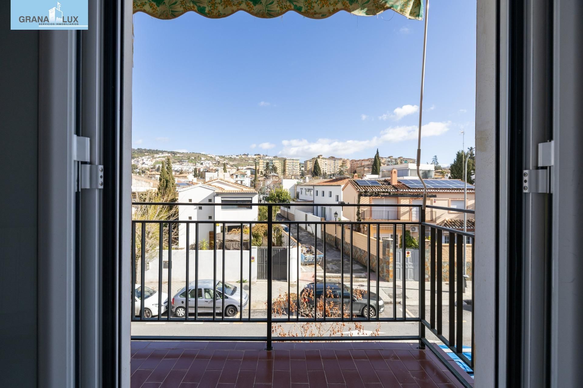 Dormitori de Pis en venda en  Granada Capital amb Terrassa