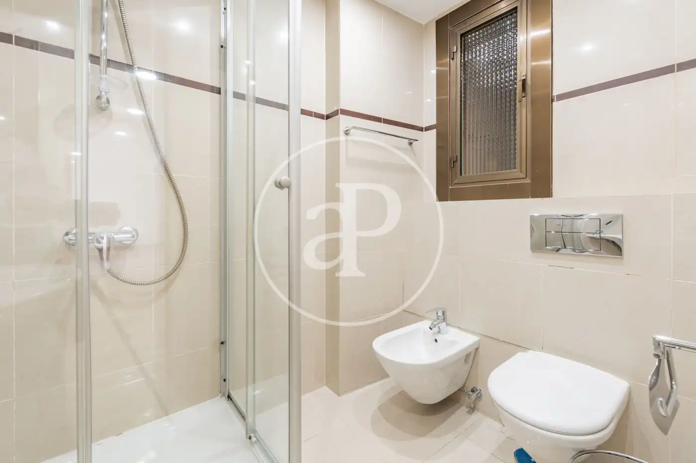 Badezimmer von Wohnung zum Verkauf in Madrid mit Klimaanlage, Heizung und Terrasse