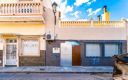 Vista exterior de Casa adosada en venda en Elda amb Aire condicionat