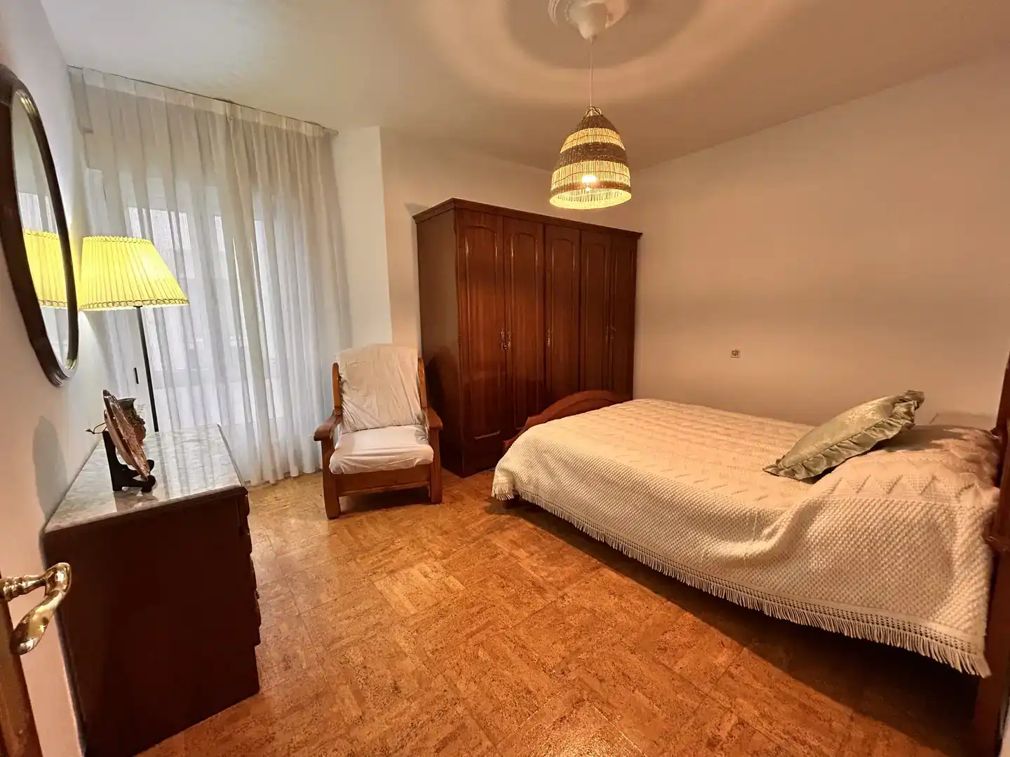 Habitación de Piso para compartir en Gijón  con Parquet, Trastero y Amueblado