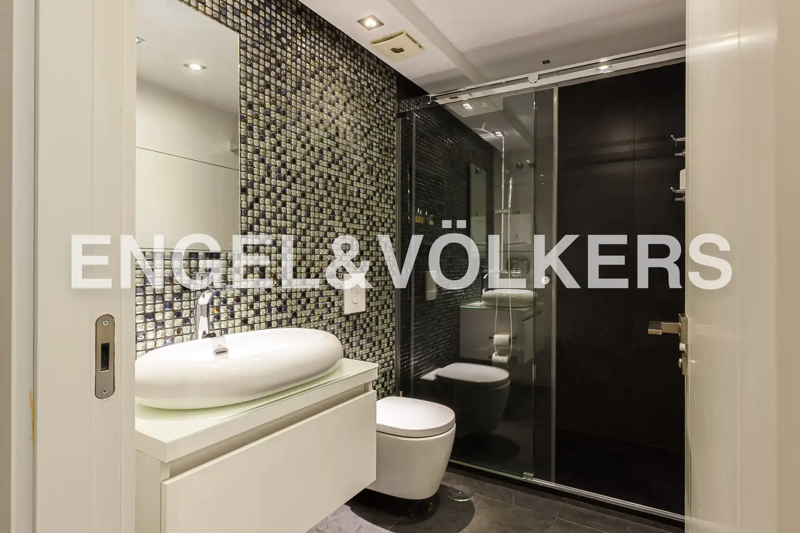 Baño de Piso de alquiler en Madrid con Aire acondicionado, Calefacción y Parquet