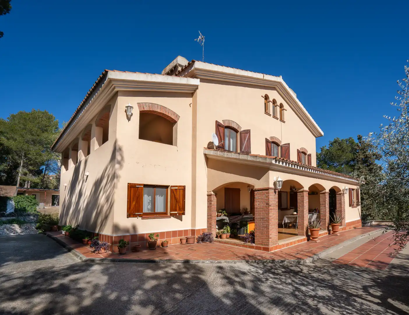 Vista exterior de Casa o xalet en venda en Almoster amb Calefacció, Jardí privat i Moblat