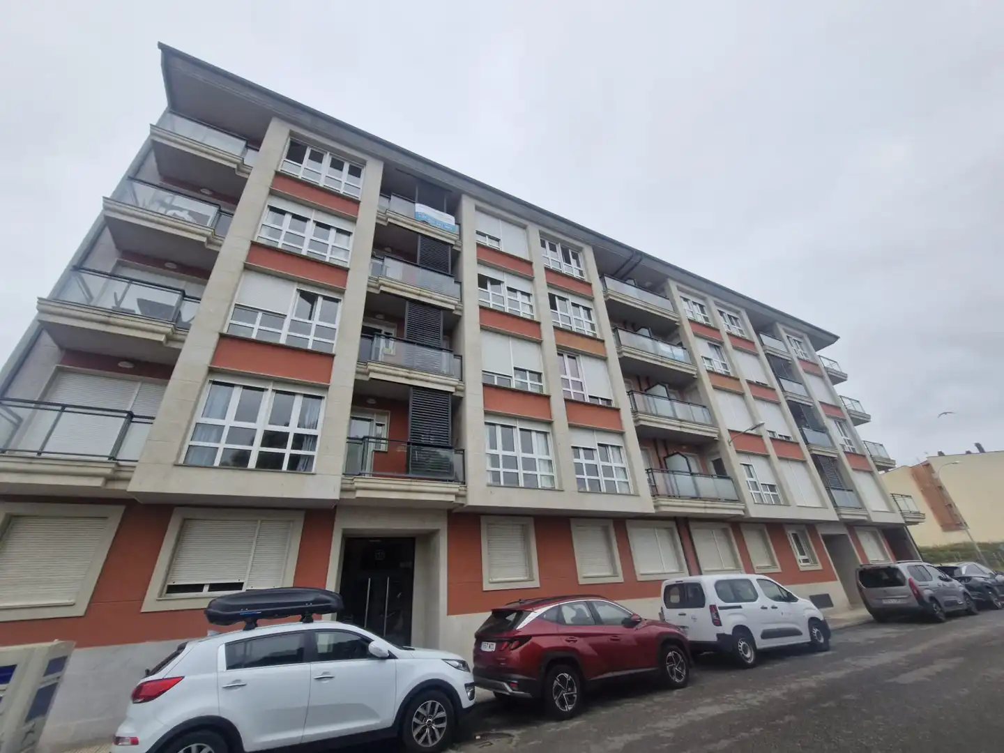 Außenansicht von Wohnung zum Verkauf in Foz mit Heizung, Terrasse und Abstellraum