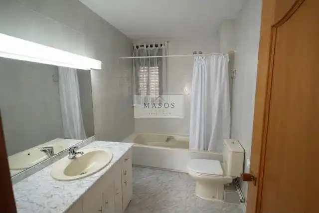 Bathroom of Houses for sale in Calafell