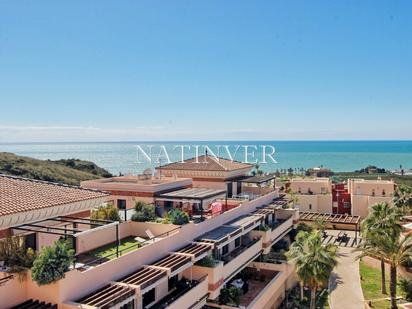 Vista exterior de Àtic en venda en Vélez-Málaga amb Terrassa, Moblat i Piscina comunitària