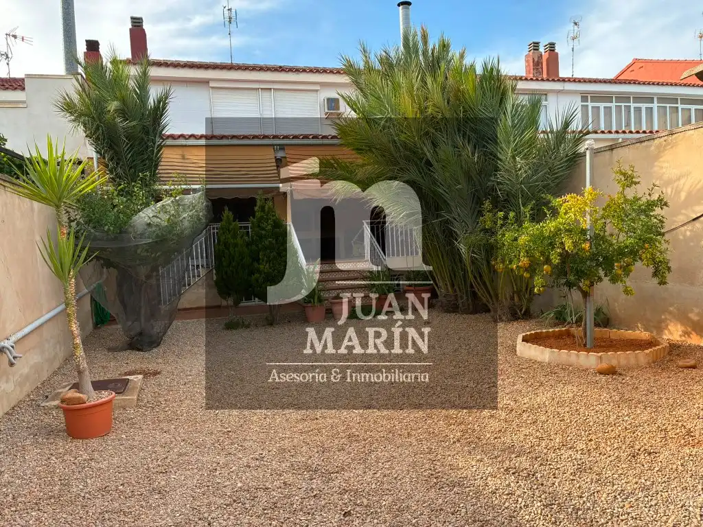 Adosado con terraza en venta en Pozohondo