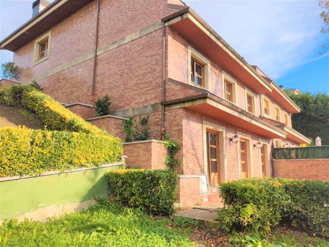 Casa adosada en Venta en Aldapa Kalea en Egia