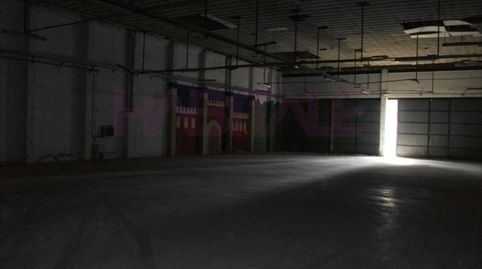 Nave diáfana de unos 1181m2 mas un patio delantero de 193m2, la nave da a dos calles y se encuentra entre medianeras de fincas.Est, imatge 3