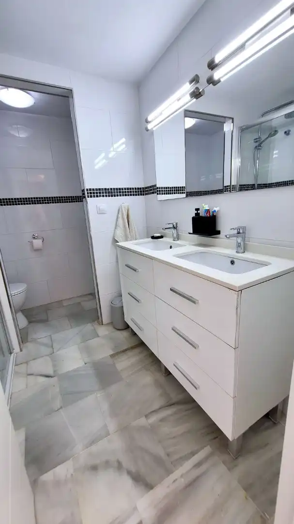 Baño de Casa adosada en venta en Manilva con Aire acondicionado, Terraza y TV