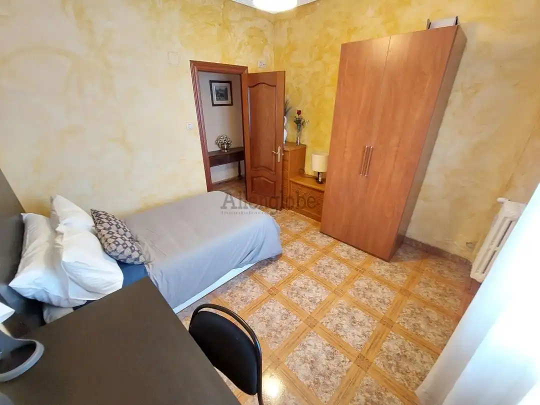 Piso de alquiler en Calle Fernando Vela, Milán - Pumarín
