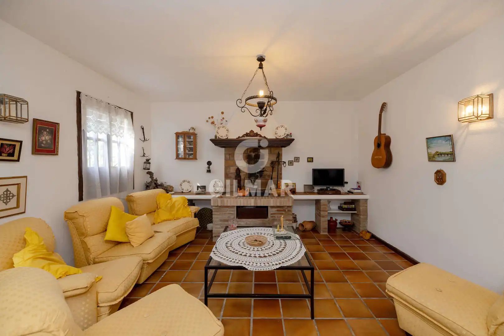 Sala d'estar de Casa o xalet en venda en Estepona amb Jardí privat