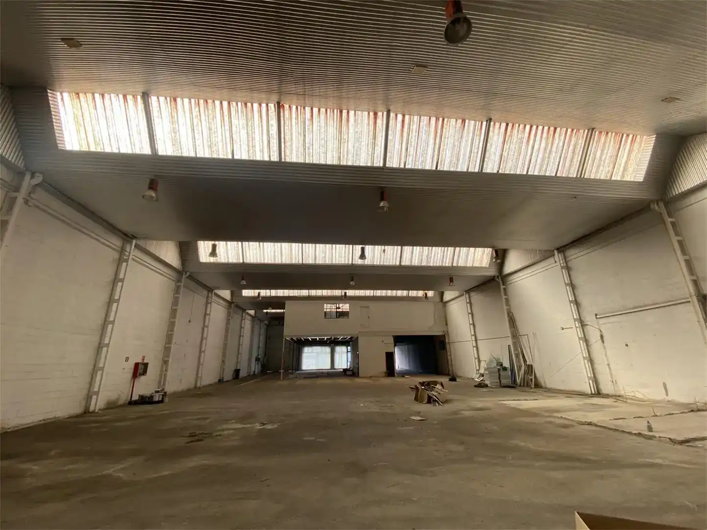 Fabrikhallen zur Miete in Narón