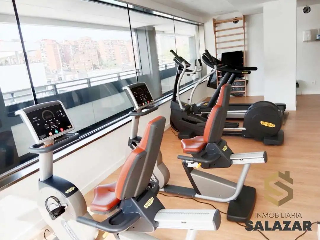 Ático de alquiler en Bilbao  con Calefacción, Jardín privado y Terraza