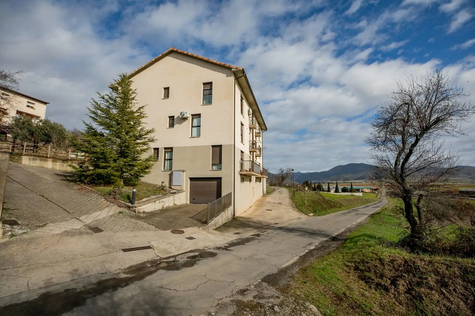 Exterior view of Duplexes for sale in Canal de Berdún  with Heating, Terrace and Storage room