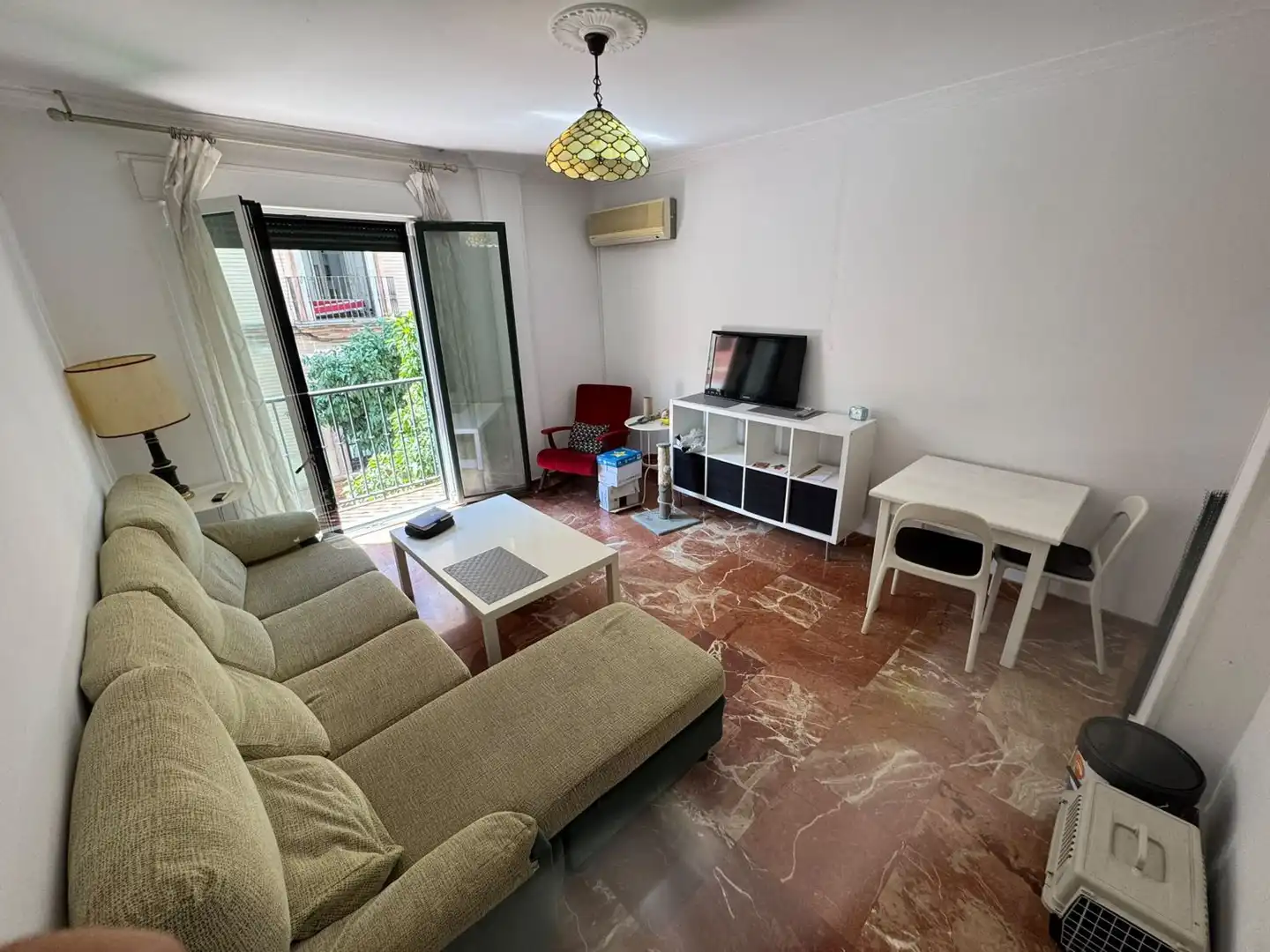 Sala de estar de Piso de alquiler en Sevilla con Aire acondicionado y Balcón