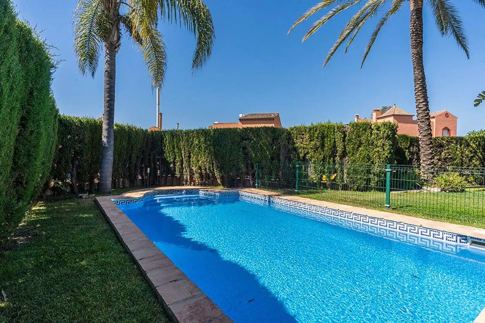 Piscina de Casa adosada de lloguer en Marbella amb Terrassa i Moblat