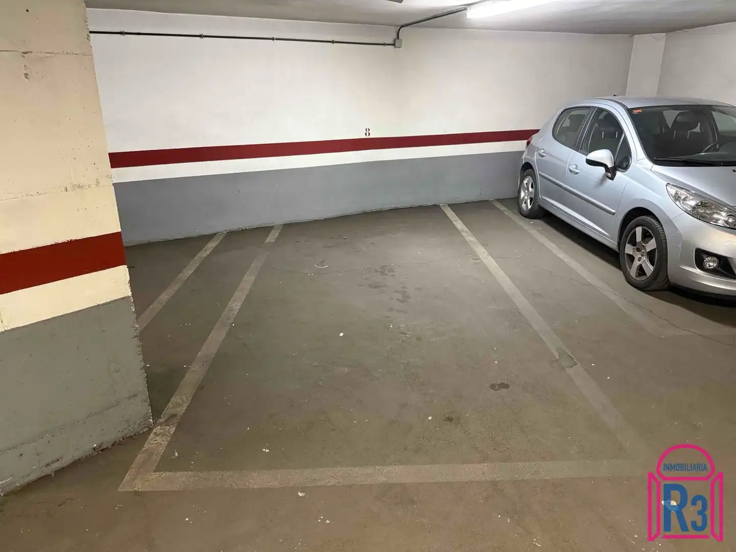 Parking de Piso de alquiler en León Capital  con Calefacción, Terraza y Trastero