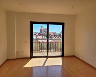 Schlafzimmer von Wohnung zum verkauf in Terrassa mit Klimaanlage und Balkon