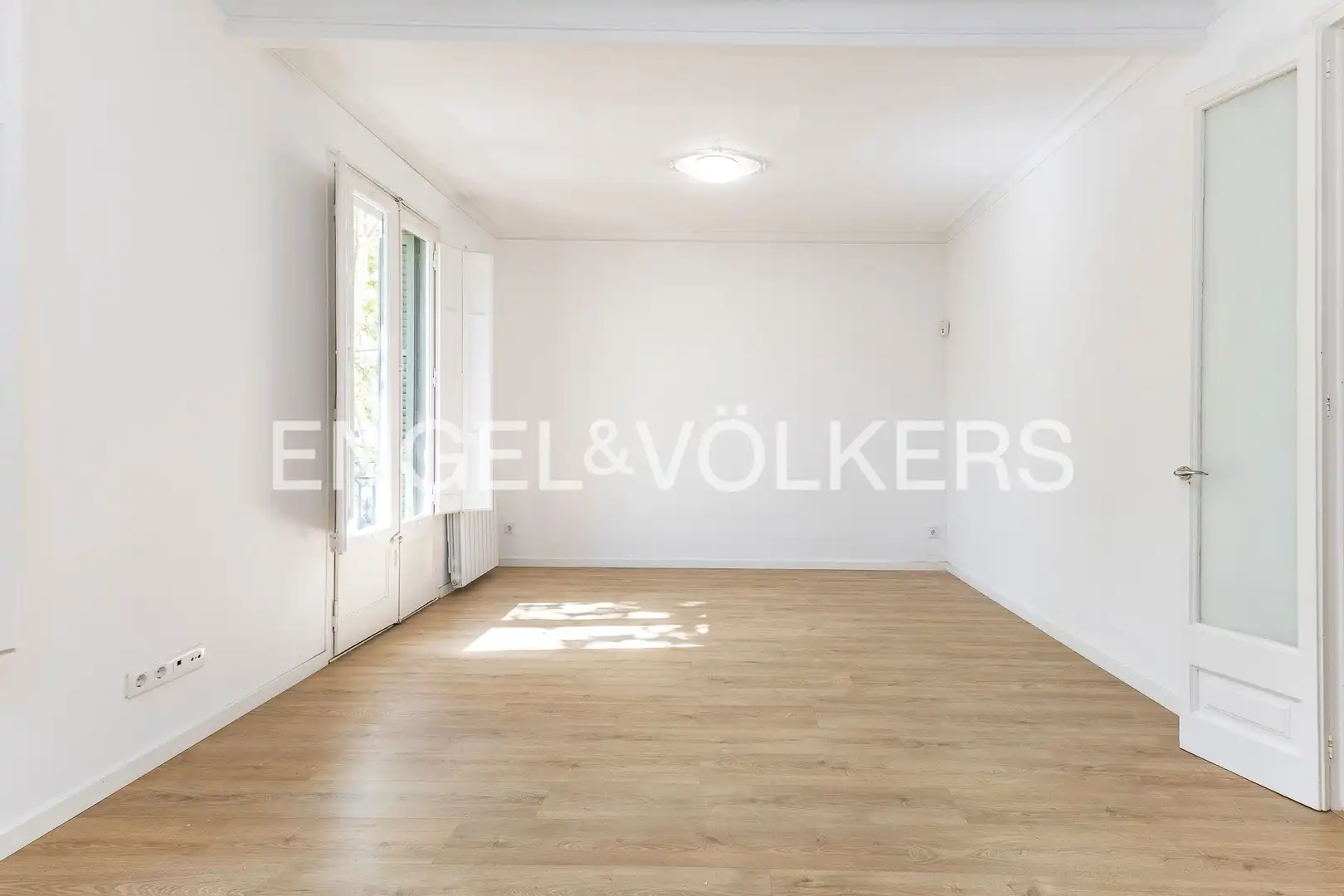 Sala d'estar de Pis en venda en Barcelona amb Calefacció, Parquet i Balcó