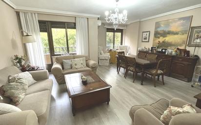 Living room of Flat for sale in Salamanca Capital  with Air Conditioner, Heating and Parquet flooring