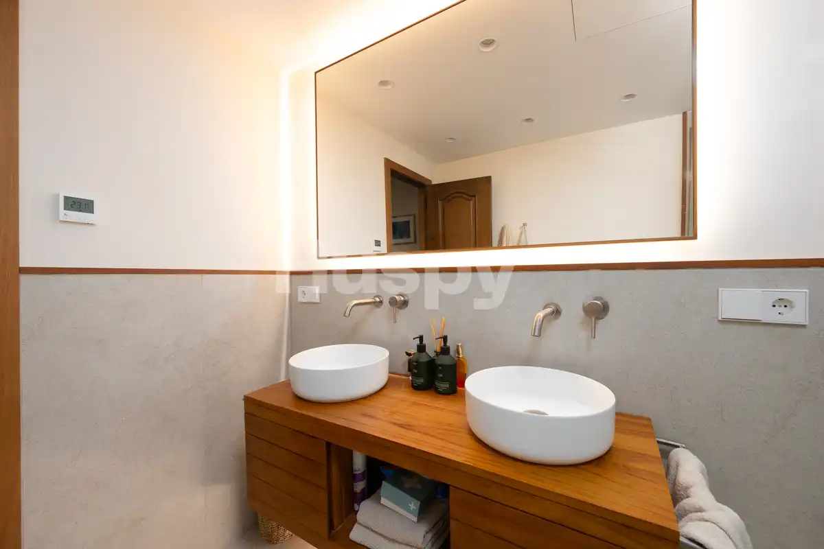 Bany de Casa o xalet en venda en Elche / Elx amb Aire condicionat, Calefacció i Jardí privat