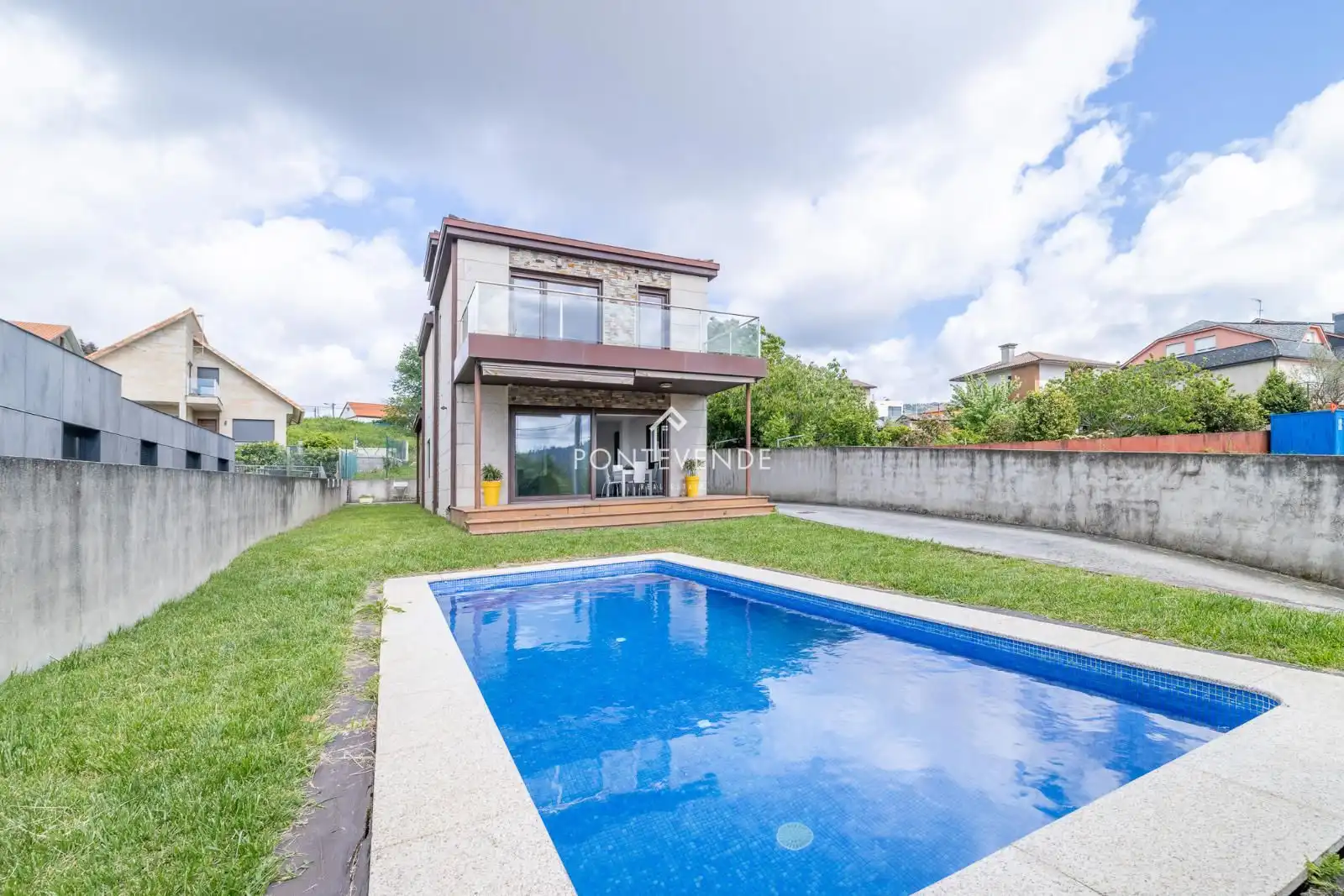 Piscina de Casa o chalet en venta en Vigo  con Calefacción, Terraza y Trastero