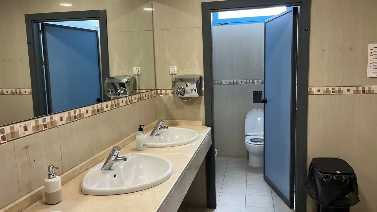 Bathroom of Industrial buildings for rent in Getafe