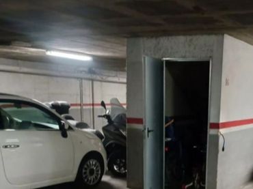 Moto de lloguer a Carrer Antoni Rovira i Virgili 6