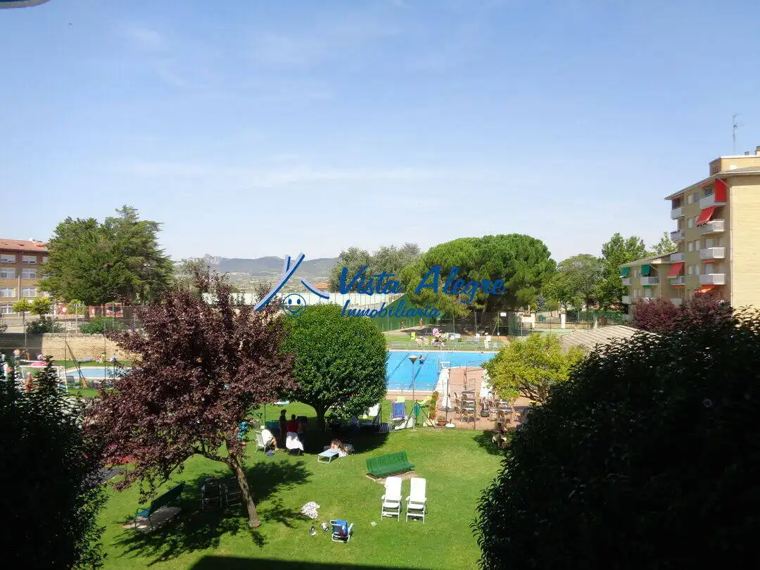 Piscina de Piso de alquiler en Haro con Jardín privado, Terraza y Piscina