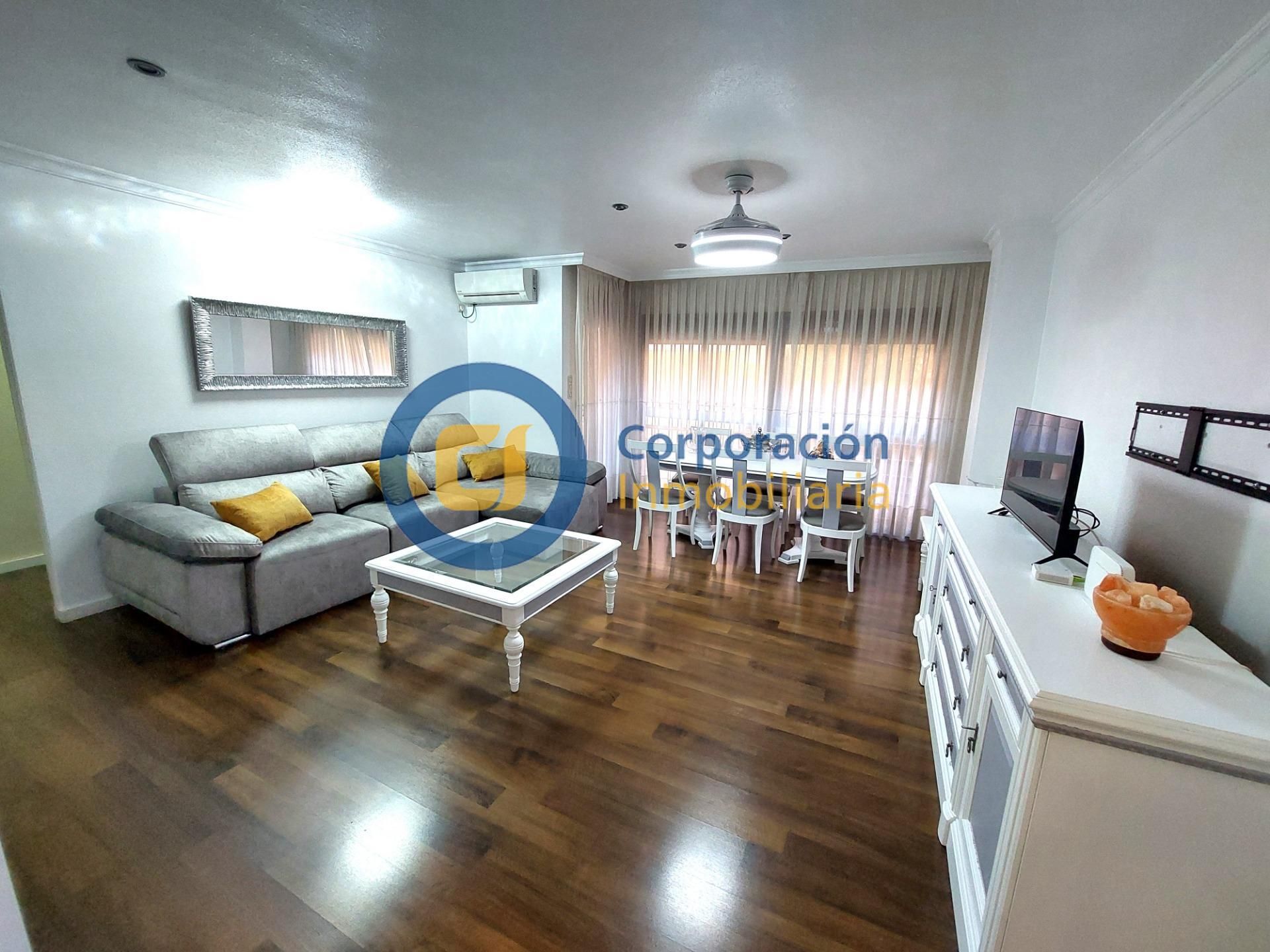 Sala de estar de Piso en venta en Lorca con Jardín privado, Trastero y Amueblado