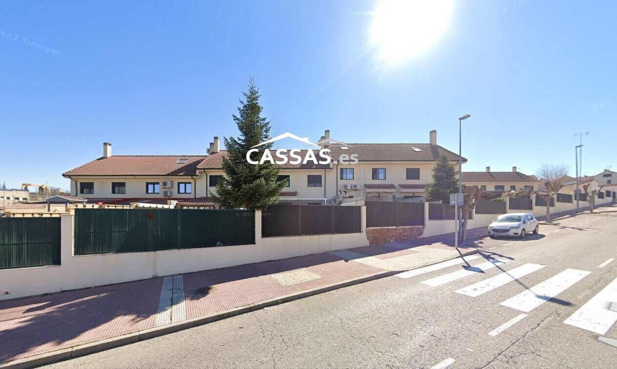 Vista exterior de Casa o xalet en venda en Loeches amb Aire condicionat, Calefacció i Jardí privat