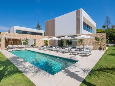 Villa mit Pool zum Verkauf in San Pedro de Alcántara