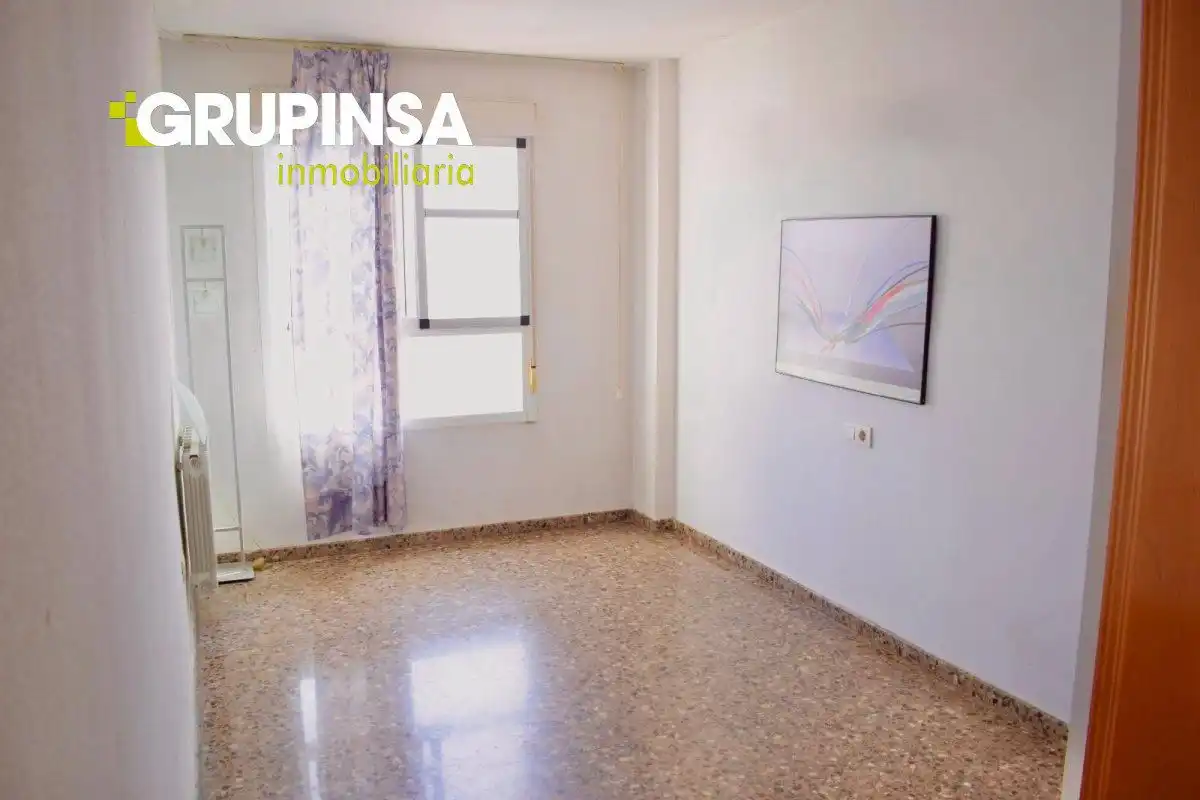 Habitación de Piso en venta en Castellón de la Plana / Castelló de la Plana con Aire acondicionado, Terraza y Trastero