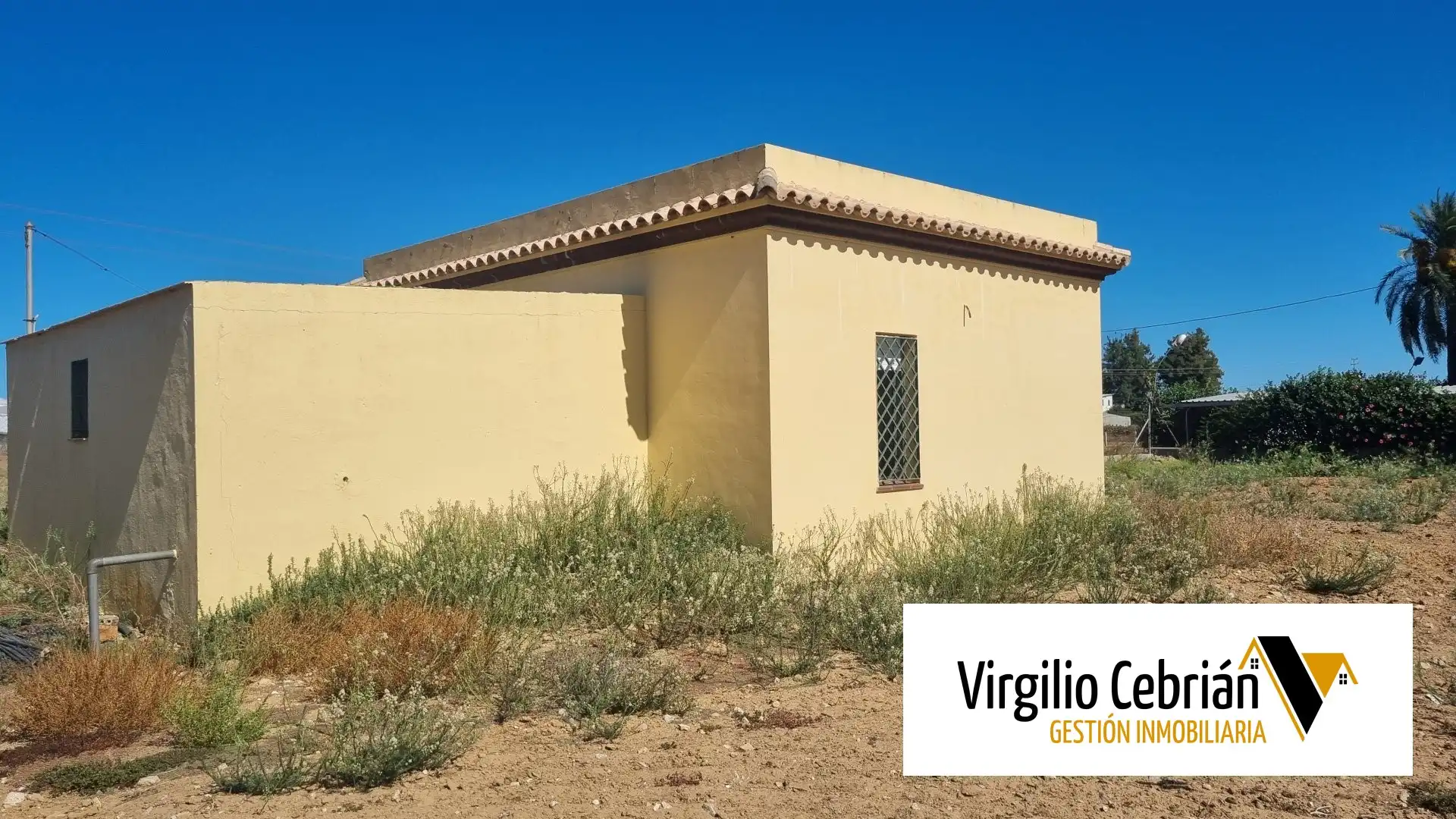 Country homes for sale in Chipiona  with Private garden
