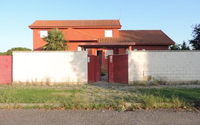 Vista exterior de Casa o xalet en venda en Simancas amb Jardí privat i Piscina