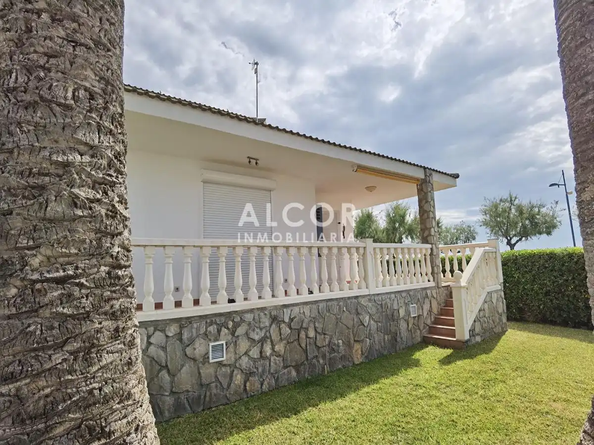 Exterior view of Houses for sale in Peñíscola / Peníscola  with Air Conditioner, Heating and Private garden