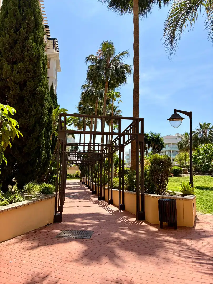 Außenansicht von Wohnungen zum Verkauf in Marbella mit Klimaanlage, Heizung und Terrasse