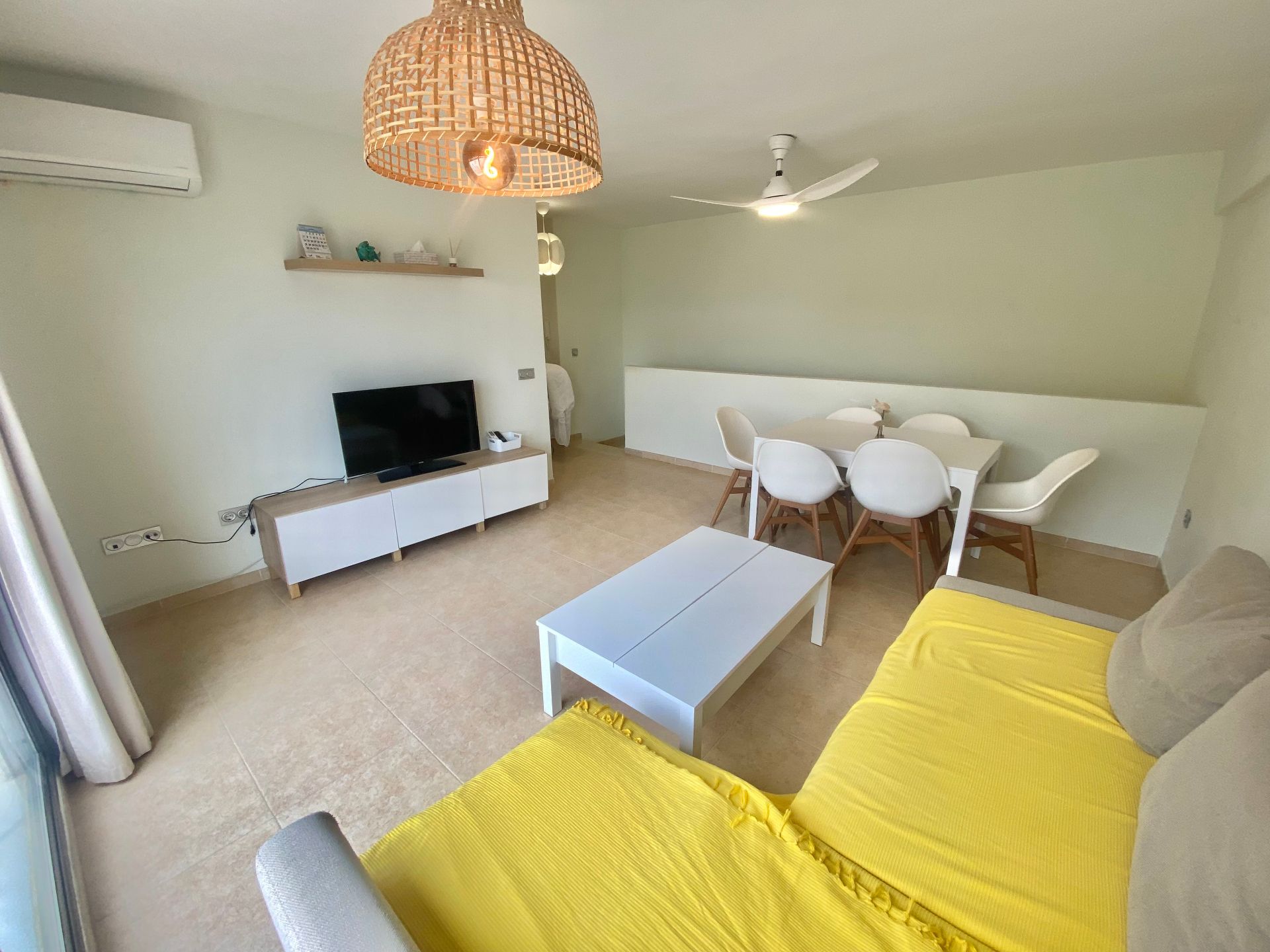 Sala d'estar de Dúplex en venda en Carboneras amb Terrassa i Balcó