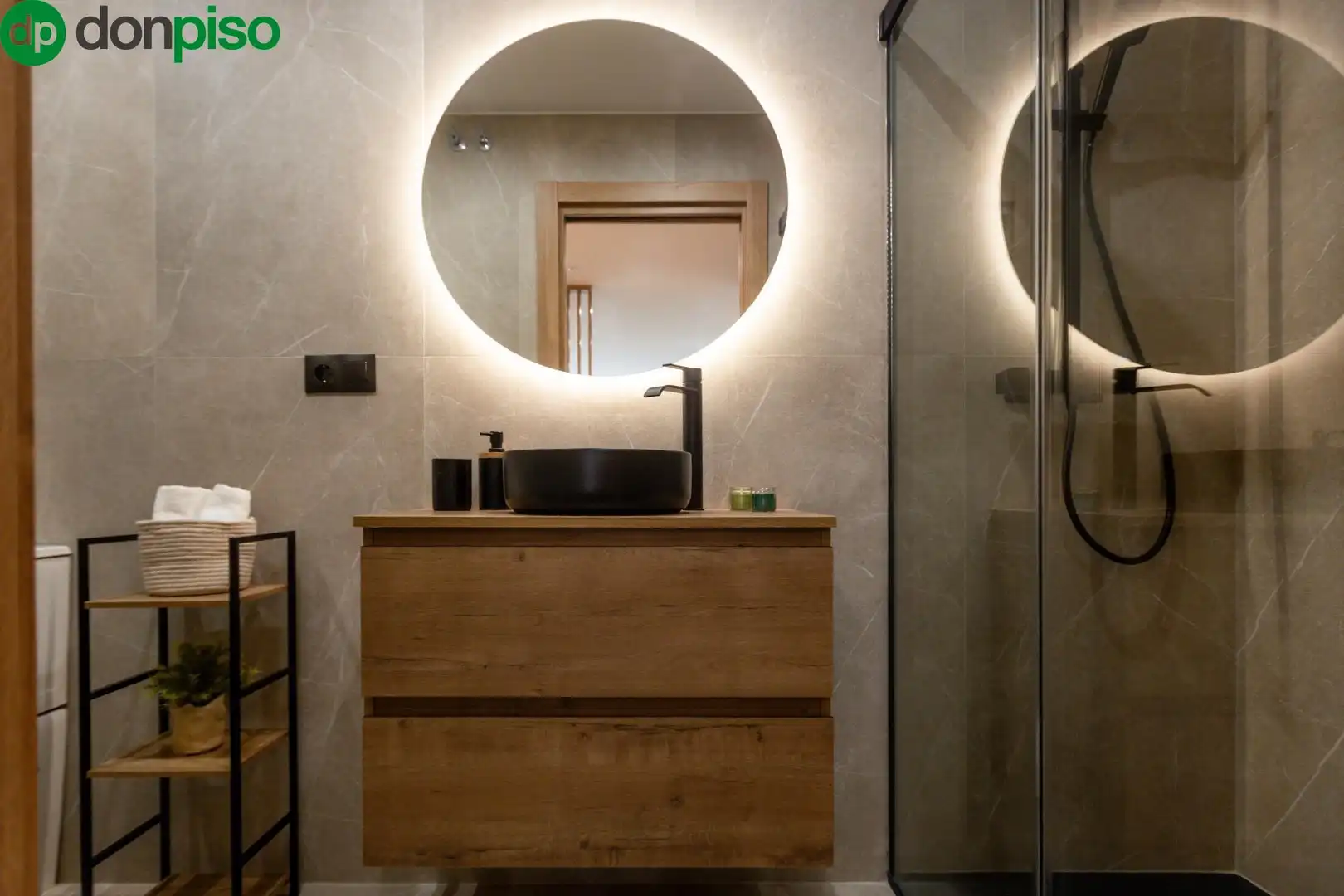 Bathroom of Study for sale in Granada  with Air Conditioner, Heating and Furnished