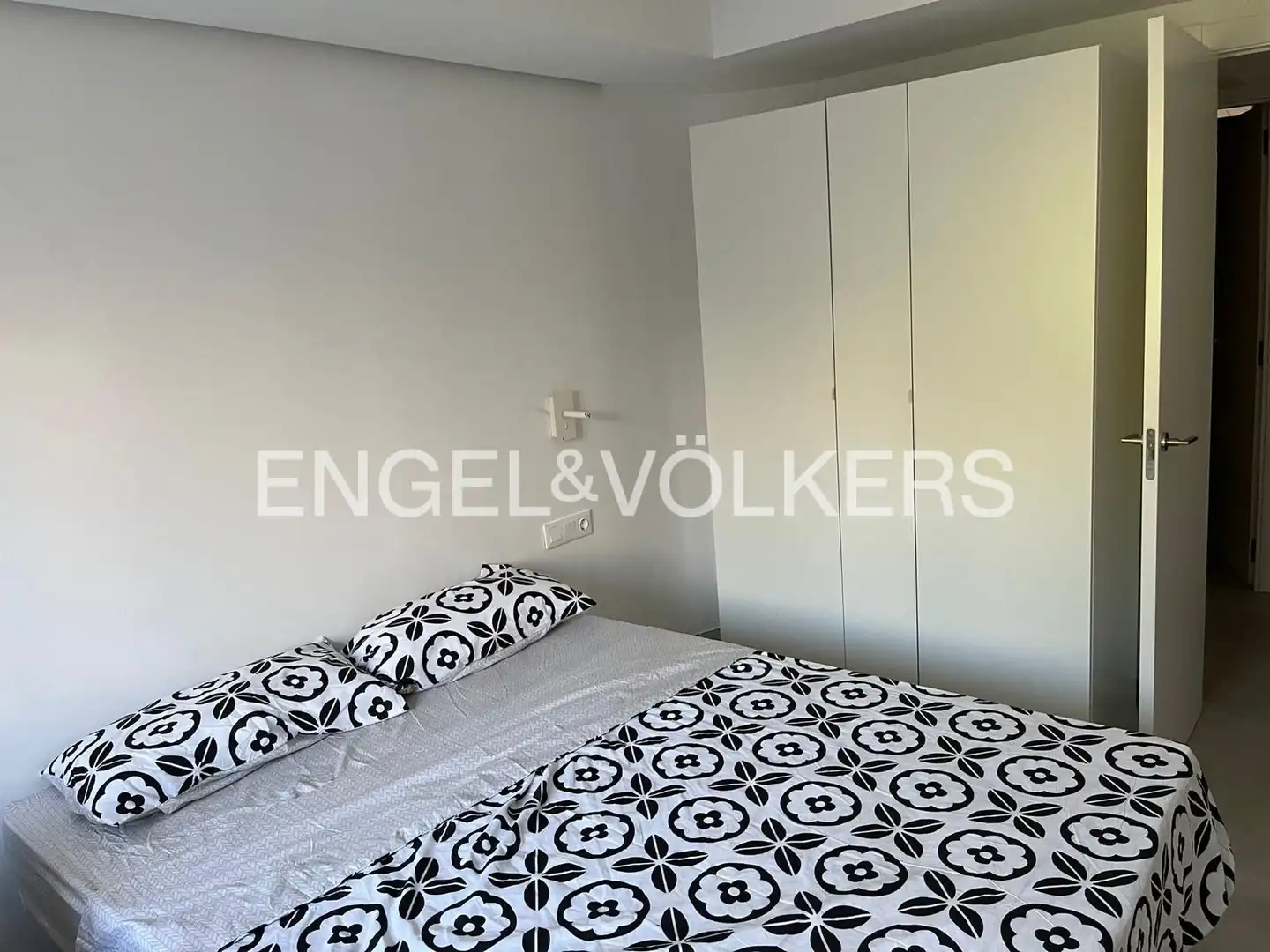 Schlafzimmer von Wohnung zur Miete in Valencia mit Klimaanlage und Heizung
