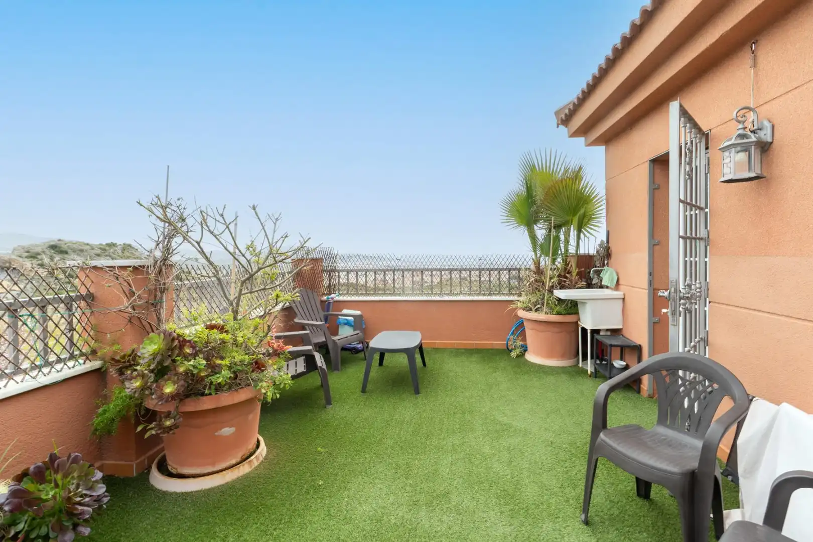 Terrassa de Casa o xalet en venda en Motril amb Aire condicionat, Jardí privat i Terrassa