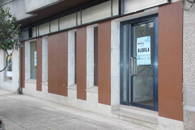 Local comercial en Alquiler en Avenida de Compostela en Padrón