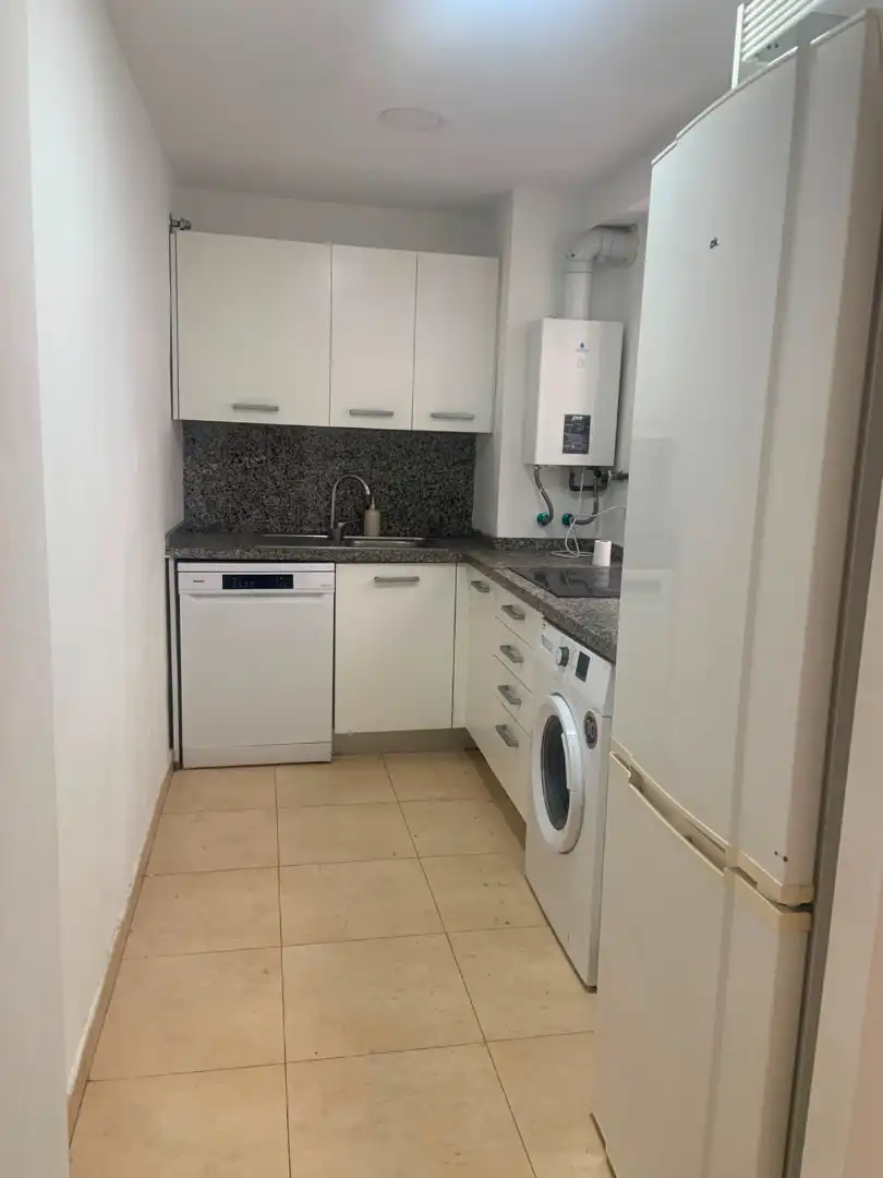 Küche von Wohnung zur Miete in Sevilla mit Klimaanlage, Heizung und Waschmaschine