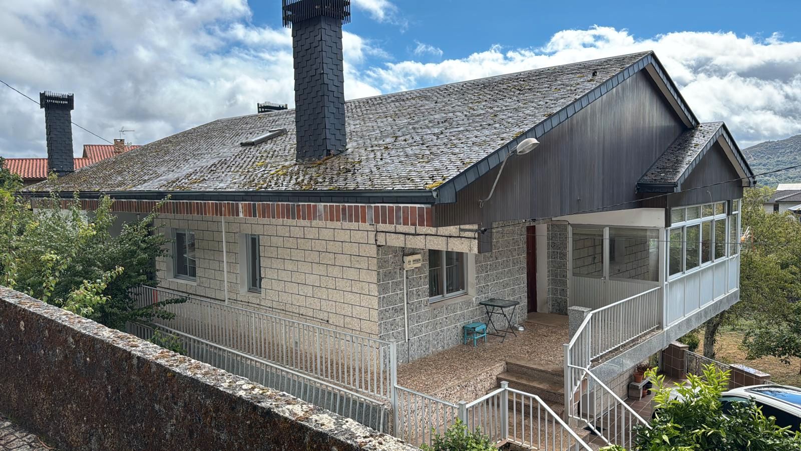 Exterior view of House or chalet to rent in Avión  with Heating, Private garden and Storage room