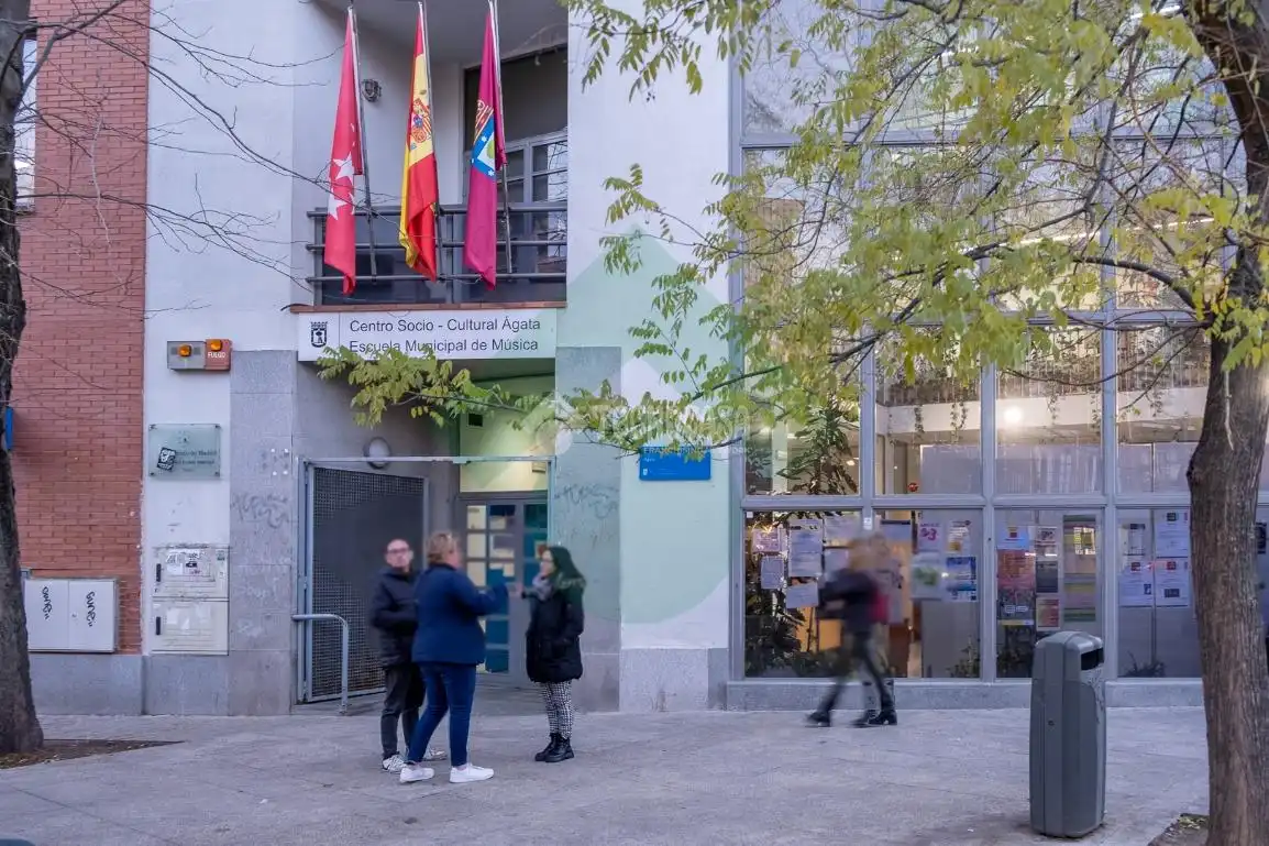 Vista exterior de Pis en venda en Madrid amb Aire condicionat