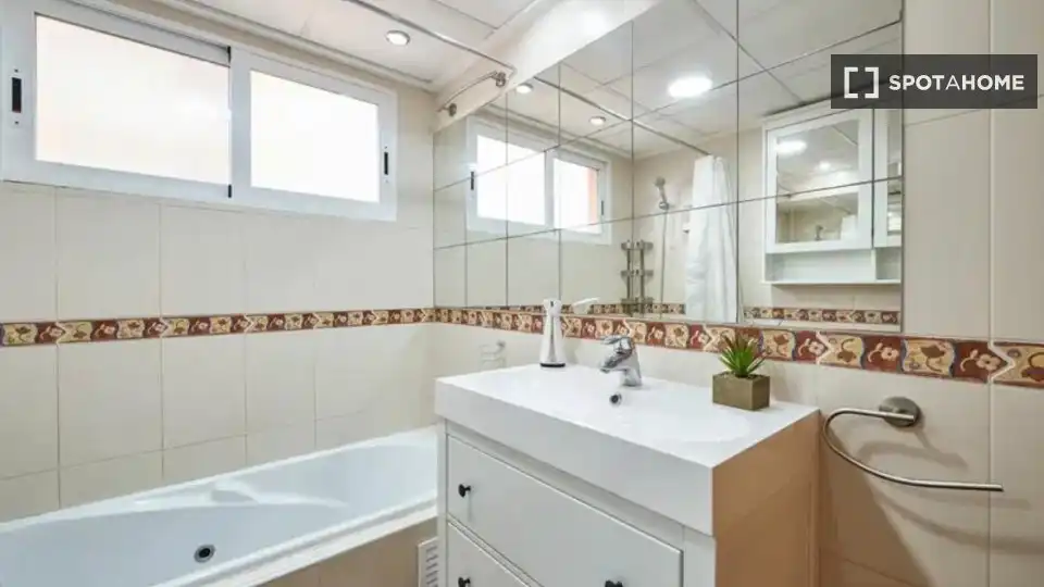 Bathroom of Flat for share in Murcia  with Air Conditioner, Heating and Furnished