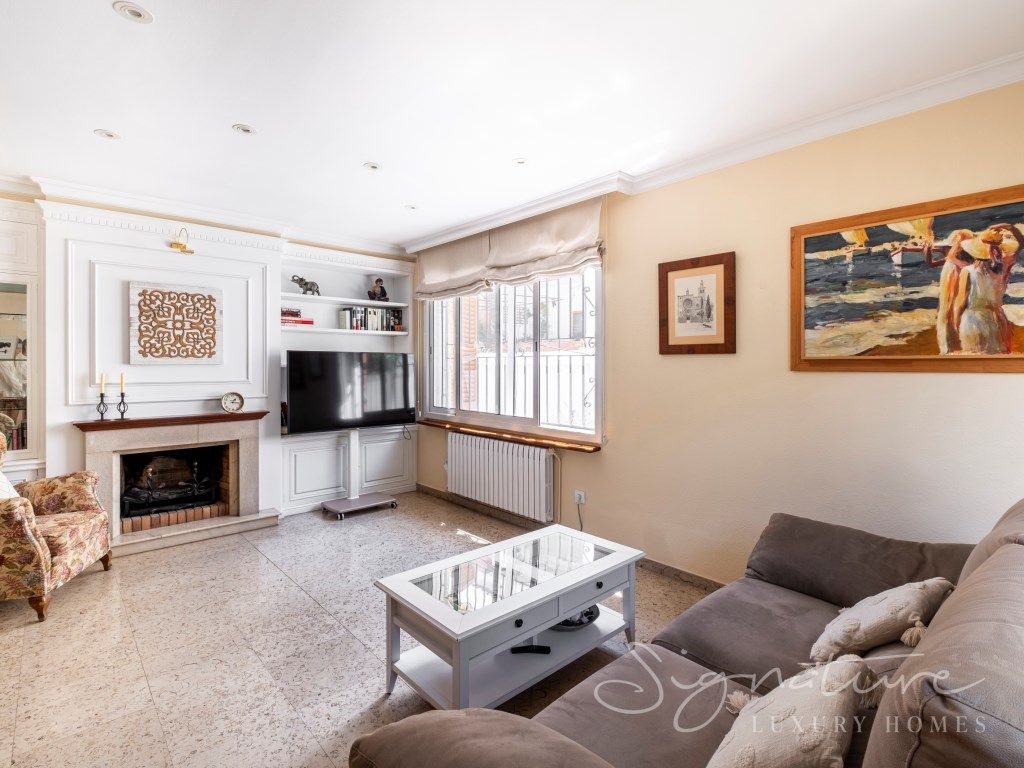 Sala de estar de Casa adosada en venta en Cerdanyola del Vallès con Aire acondicionado, Jardín privado y Terraza