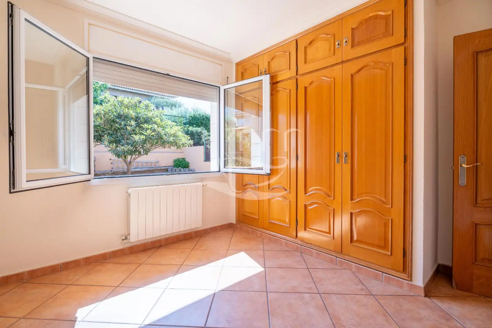 Vista exterior de Casa adosada en venta en Mont-ras con Calefacción, Jardín privado y Terraza